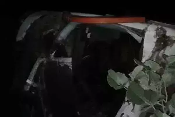 Patna से हजारीबाग आ रही बस खाई में गिरी, 9 यात्री घायल Patna से हजारीबाग आ रही बस खाई में गिरी, 9 यात्री घायल