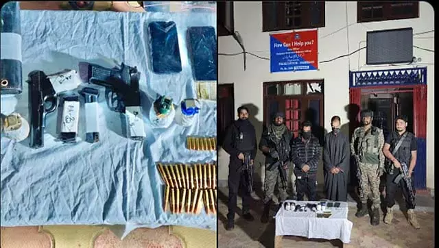 J&K : शोपियां में आतंकवादियों के दो सहयोगी गिरफ्तार; भारी हथियार बरामद J&K : शोपियां में आतंकवादियों के दो सहयोगी गिरफ्तार; भारी हथियार बरामद