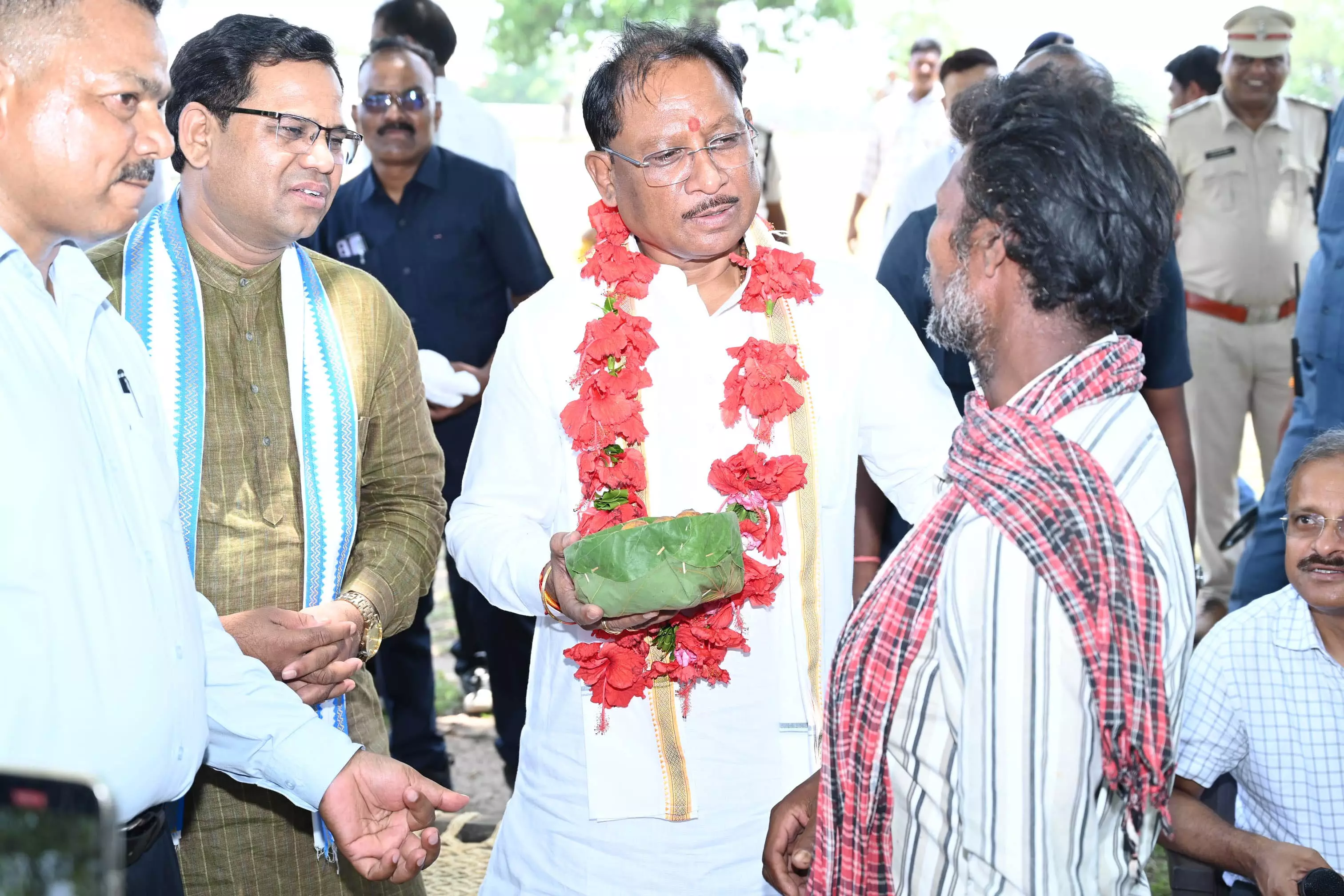 काम करो या सस्पेंड होने तैयार रहो, CM विष्णुदेव साय ने अधिकारी को सख्त लफ्जों में कहा काम करो या सस्पेंड होने तैयार रहो, CM विष्णुदेव साय ने अधिकारी को सख्त लफ्जों में कहा