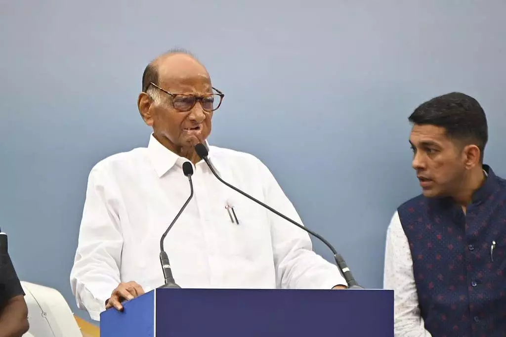 पुरंदर एयरपोर्ट विवाद में शरद पवार ने हस्तक्षेप किया, CM के साथ ग्रामीणों की बैठक की योजना बनाई पुरंदर एयरपोर्ट विवाद में शरद पवार ने हस्तक्षेप किया, CM के साथ ग्रामीणों की बैठक की योजना बनाई