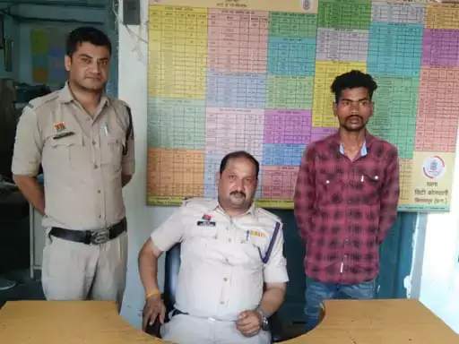 बिलासपुर शहर छोड़ गांव में छुपा था चाइल्ड पोर्नोग्राफी का आरोपी, गिरफ्तार बिलासपुर शहर छोड़ गांव में छुपा था चाइल्ड पोर्नोग्राफी का आरोपी, गिरफ्तार