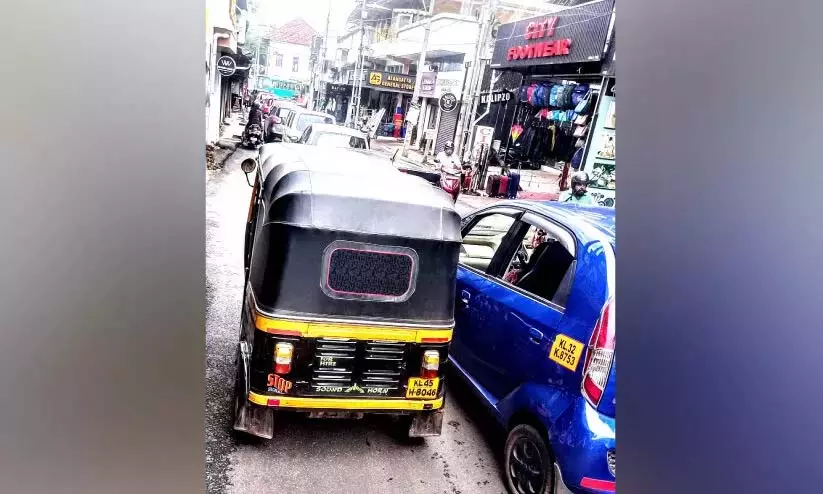 माला में ट्रैफिक जाम; एकतरफा नीति लागू करने के लिए कदम उठाने की जरूरत माला में ट्रैफिक जाम; एकतरफा नीति लागू करने के लिए कदम उठाने की जरूरत