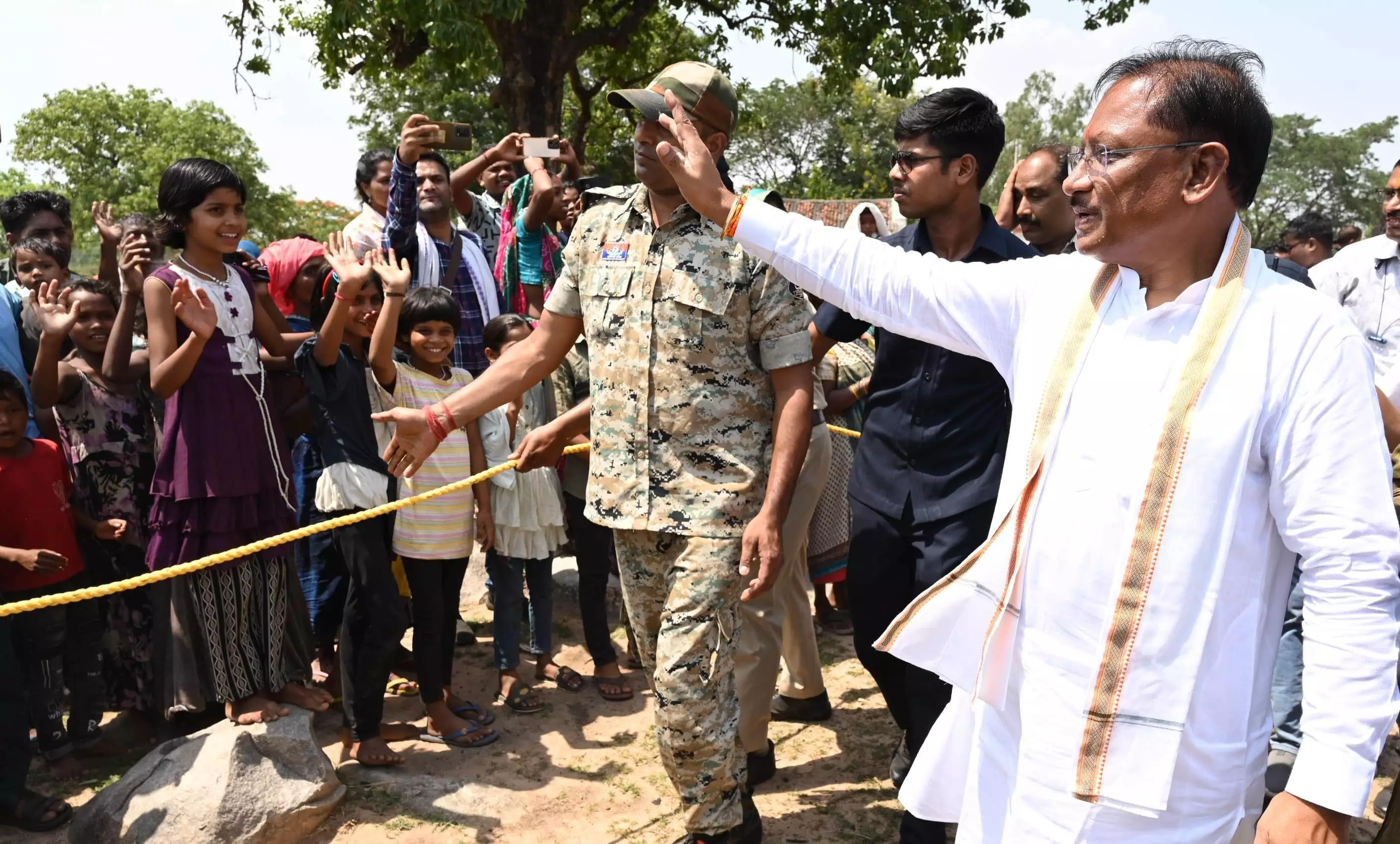 CM साय ने योजनाओं की जमीनी हकीकत परखा CM साय ने योजनाओं की जमीनी हकीकत परखा