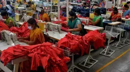 Sahibabad: पाकिस्तानी फैशन की बिक्री में भारी गिरावट, अब देसी फैशन की रंगत दिख रही Sahibabad: पाकिस्तानी फैशन की बिक्री में भारी गिरावट, अब देसी फैशन की रंगत दिख रही