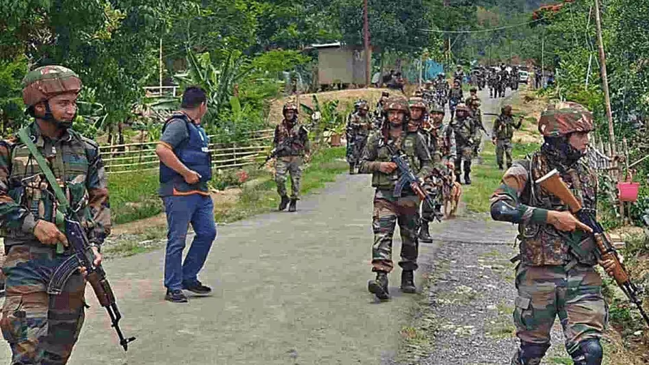 शिरुई लिली उत्सव से पहले Manipur के कई हिस्सों में सुरक्षा बढ़ा दी गई शिरुई लिली उत्सव से पहले Manipur के कई हिस्सों में सुरक्षा बढ़ा दी गई