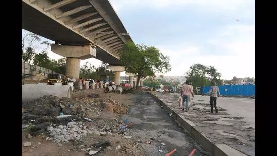 Pune: कटराज चौक पर अधूरी सड़क से ट्रैफिक जाम Pune: कटराज चौक पर अधूरी सड़क से ट्रैफिक जाम