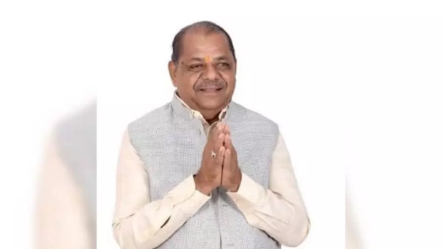 Gujarat: मंत्री का बेटा धोखाधड़ी के आरोप में गिरफ़्तार Gujarat: मंत्री का बेटा धोखाधड़ी के आरोप में गिरफ़्तार