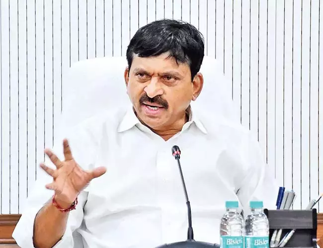 पोंगुलेटी श्रीनिवास रेड्डी: मुन्नरु से पलेरु तक गुरुत्वाकर्षण द्वारा पानी पोंगुलेटी श्रीनिवास रेड्डी: मुन्नरु से पलेरु तक गुरुत्वाकर्षण द्वारा पानी