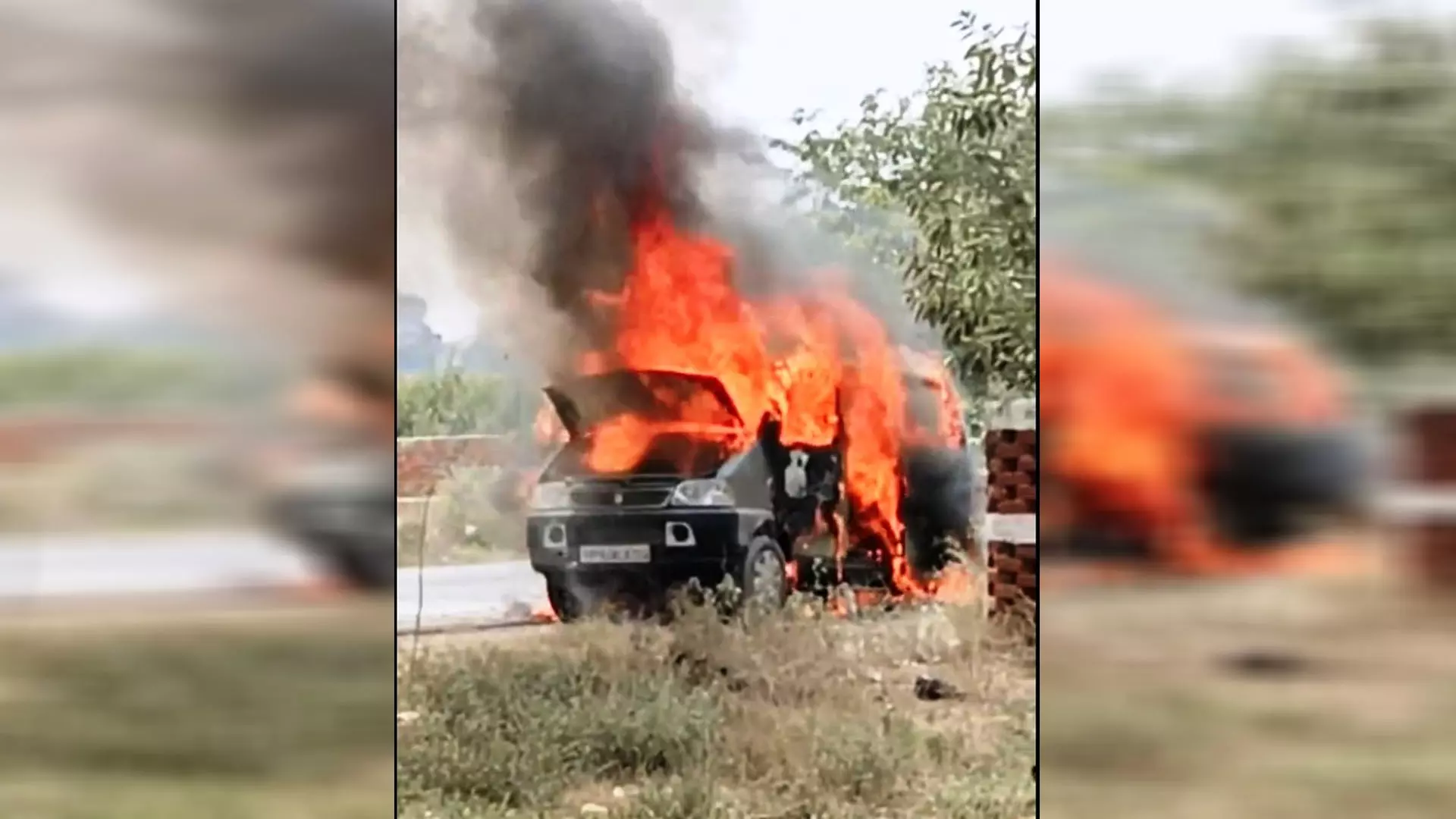 Kasganj: श्रद्धालुओं की कार में लगी आग गंगा स्नान कर लौट रहे थे Kasganj: श्रद्धालुओं की कार में लगी आग गंगा स्नान कर लौट रहे थे