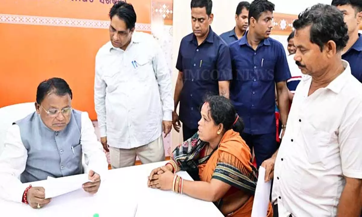 मुख्यमंत्री की 11वीं लोक शिकायत सुनवाई में 14 व्यक्तियों को 13.5 लाख रुपये वितरित किए गए मुख्यमंत्री की 11वीं लोक शिकायत सुनवाई में 14 व्यक्तियों को 13.5 लाख रुपये वितरित किए गए