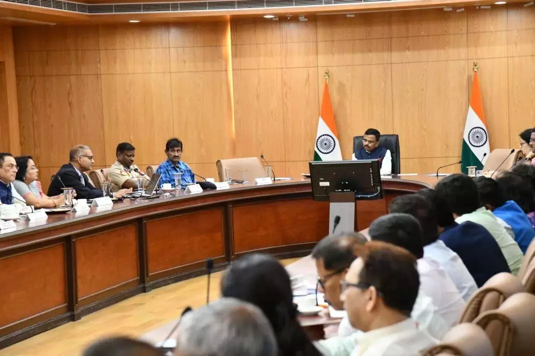 मानसून सीजन से पहले Assam की बाढ़ तैयारियों की समीक्षा की मानसून सीजन से पहले Assam की बाढ़ तैयारियों की समीक्षा की