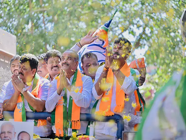 बेंगलुरू के MP ने भारी बारिश के कारण कंपनियों से घर से काम करने का किया आग्रह बेंगलुरू के MP ने भारी बारिश के कारण कंपनियों से घर से काम करने का किया आग्रह