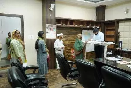 कलेक्टर व्यास ने जनदर्शन में सुनी आमजनों की समस्या कलेक्टर व्यास ने जनदर्शन में सुनी आमजनों की समस्या