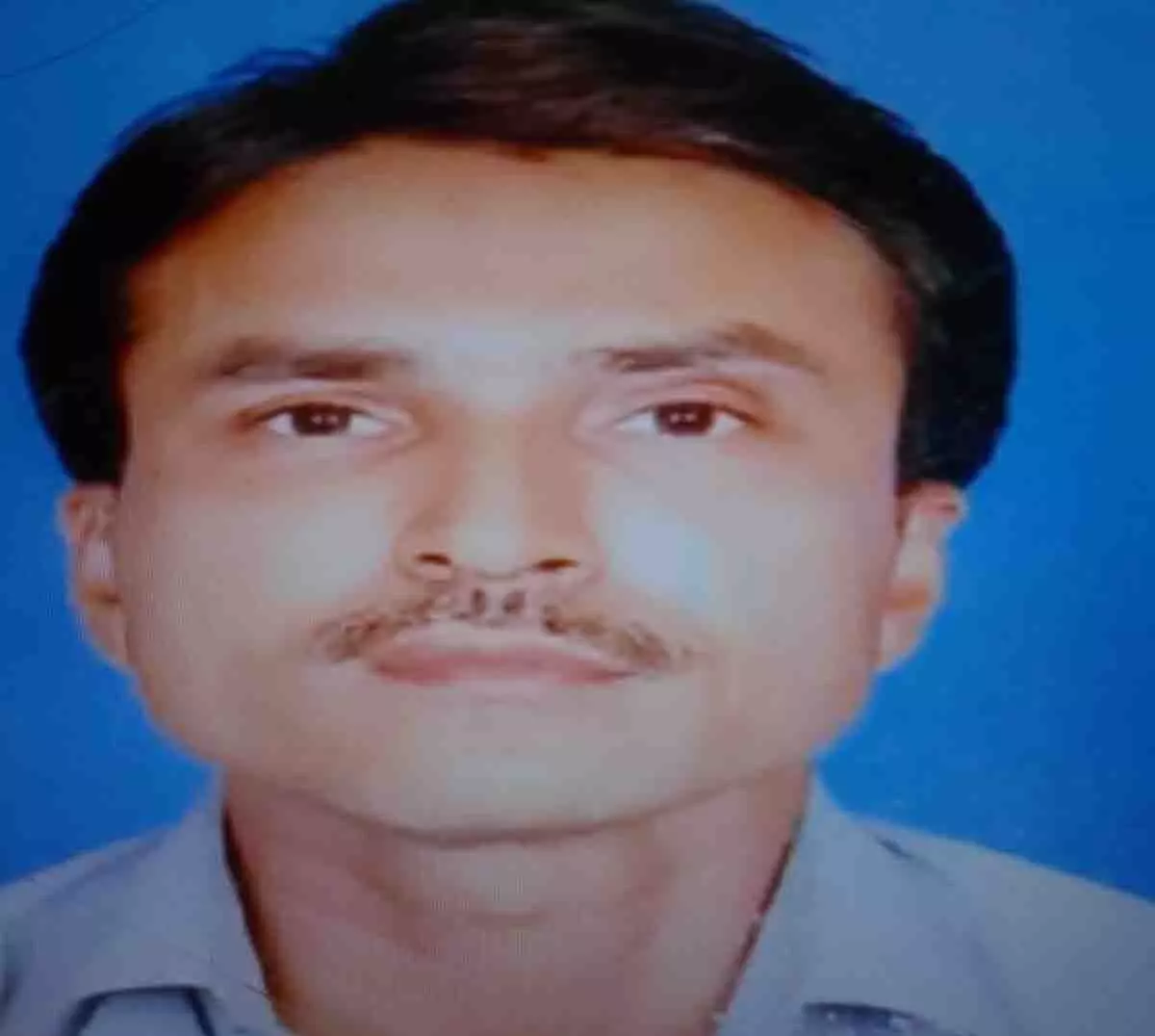 बाइक से गिरा, ट्रक ने कुचला तो थम गई Manuuddin की सांसें बाइक से गिरा, ट्रक ने कुचला तो थम गई Manuuddin की सांसें