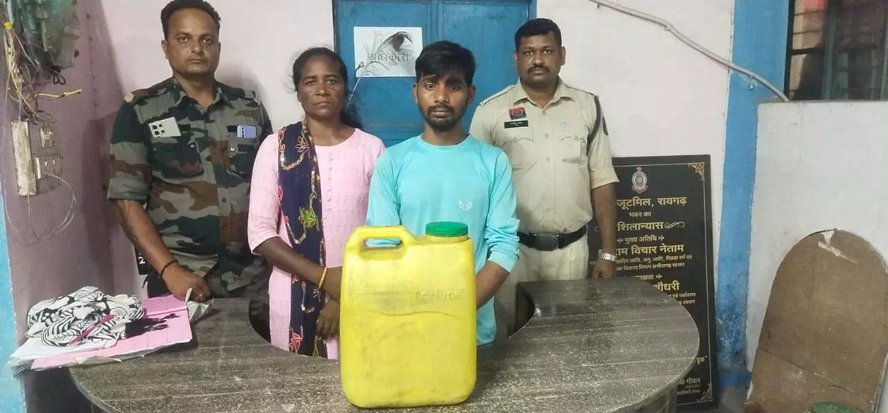 जूटमिल पुलिस ने 10 लीटर महुआ शराब किया जब्त, आरोपी गणेश जाटवर गिरफ्तार जूटमिल पुलिस ने 10 लीटर महुआ शराब किया जब्त, आरोपी गणेश जाटवर गिरफ्तार
