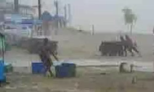 Jammu-Kashmir:  तेज तूफान ने मचाई तबाही, लोगों में दहशत
