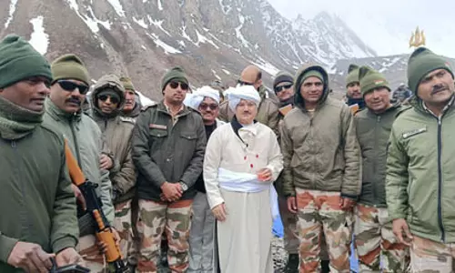 जेपी नड्डा ने आदि कैलाश और ओम पर्वत के किए दर्शन, सेना के जवानों से की मुलाकात