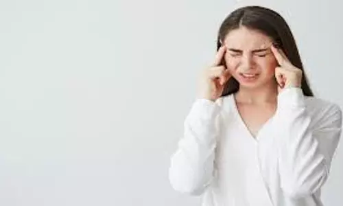 Health : गर्मियों में अचानक सिर दर्द होना इन बीमारियों का है लक्षण Health : गर्मियों में अचानक सिर दर्द होना इन बीमारियों का है लक्षण
