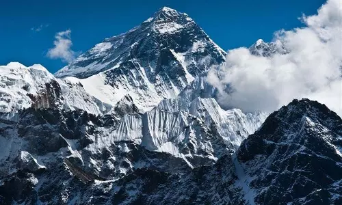 ब्रिटिश नागरिक ने एवरेस्ट पर 19वीं बार चढ़ाई कर गैर-शेरपा रिकॉर्ड बनाया ब्रिटिश नागरिक ने एवरेस्ट पर 19वीं बार चढ़ाई कर गैर-शेरपा रिकॉर्ड बनाया