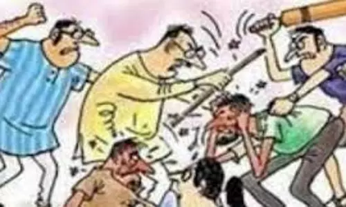 Up News: कार की टक्कर के बाद दो पक्षों में खूनी संघर्ष