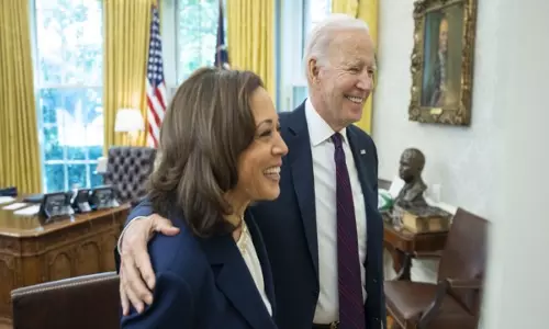 Kamala Harris ने जो बिडेन के प्रोस्टेट कैंसर के निदान के लिए समर्थन व्यक्त किया Kamala Harris ने जो बिडेन के प्रोस्टेट कैंसर के निदान के लिए समर्थन व्यक्त किया