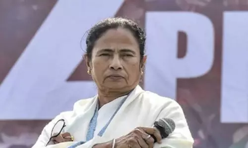 Kolkata: ऑपरेशन सिंदूर से TMC ने बनाई दूरी, पाकिस्तान के आतंक पर चुप्पी Kolkata: ऑपरेशन सिंदूर से TMC ने बनाई दूरी, पाकिस्तान के आतंक पर चुप्पी