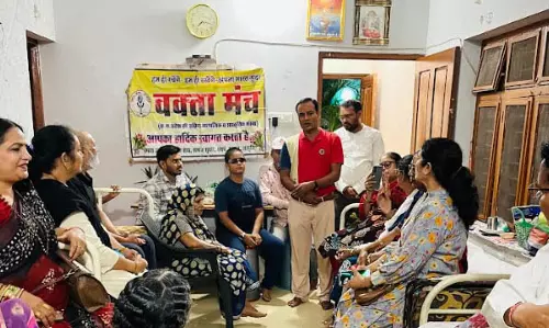 वृद्धाश्रम में साल भर के लिये डायपर गिफ्ट किए गए वृद्धाश्रम में साल भर के लिये डायपर गिफ्ट किए गए
