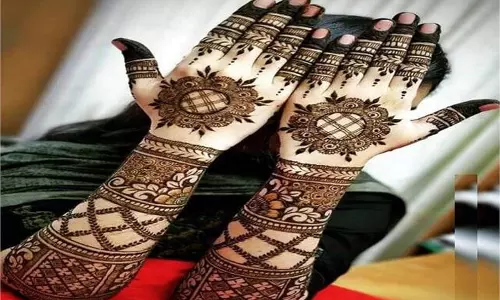 Bridal Mehndi Designs: इस वेडिंग सीजन में ट्राई करें ये यूनिक मेहंदी डिजाइन Bridal Mehndi Designs: इस वेडिंग सीजन में ट्राई करें ये यूनिक मेहंदी डिजाइन