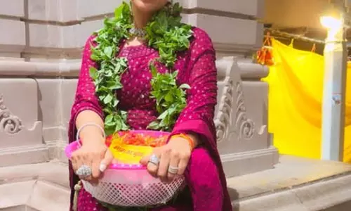 विंध्यवासिनी देवी के दर मिर्जापुर पहुंचीं अक्षरा सिंह, देवी के किए दर्शन