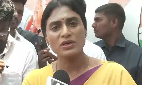 कांग्रेस नेता Y.S. Sharmila ने विजाग स्टील प्लांट की आलोचना की