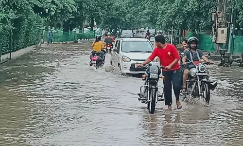Bareilly: फरीदपुर में जलभराव से लोगों को दिक्कत, नगर पालिका पर उठे सवाल