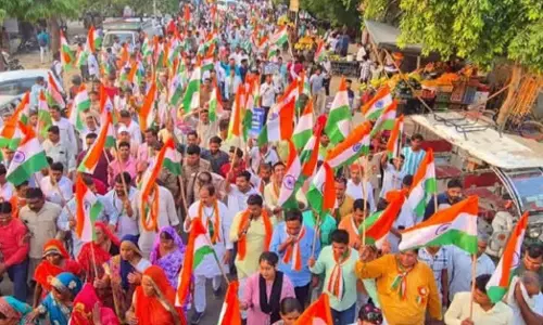 Bareilly: सेना के सम्मान में फरीदपुर में गूंजा वंदे मातरम्, निकली तिरंगा यात्रा Bareilly: सेना के सम्मान में फरीदपुर में गूंजा वंदे मातरम्, निकली तिरंगा यात्रा