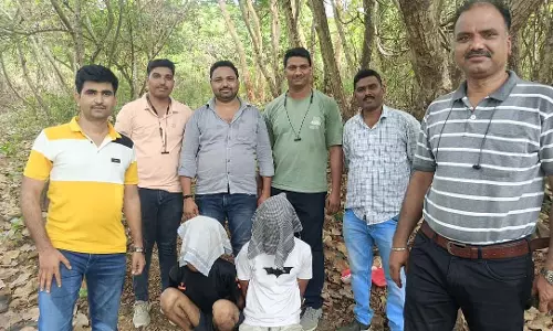 Thane : पुलिस ने जंगल में छापेमारी के बाद हत्या के प्रयास के मामले में दो कुख्यात अपराधियों को पकड़ा