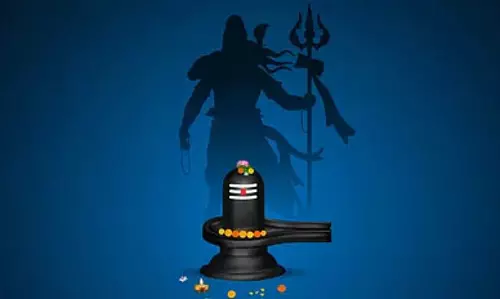 Somvar Shiva Aarti: सोमवार है शिव आराधना का दिन, इस आरती से करें भोलेनाथ को प्रसन्न Somvar Shiva Aarti: सोमवार है शिव आराधना का दिन, इस आरती से करें भोलेनाथ को प्रसन्न