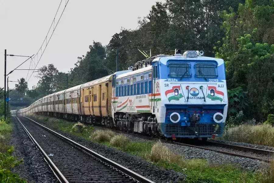 Kerala :  दक्षिण रेलवे हाई-स्पीड ट्रेन संचालन के लिए पटरियों पर सुरक्षा बाड़ लगाएगा