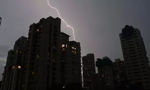 Mumbai : शहर में गरज के साथ बारिश होने की संभावना