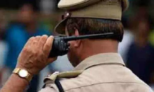 Odisha: गंजम में पुलिस ने जिंदा बम और धारदार हथियार जब्त किए