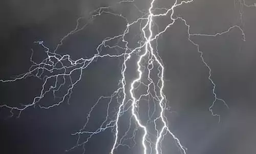 खेत में दंपति पर गिरी गाज, दोनों की मौत