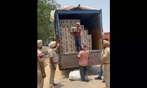 Mohali: पुलिस ने शराब तस्करी के मामले में दो आरोपियों को किया गिरफ्तार Mohali: पुलिस ने शराब तस्करी के मामले में दो आरोपियों को किया गिरफ्तार