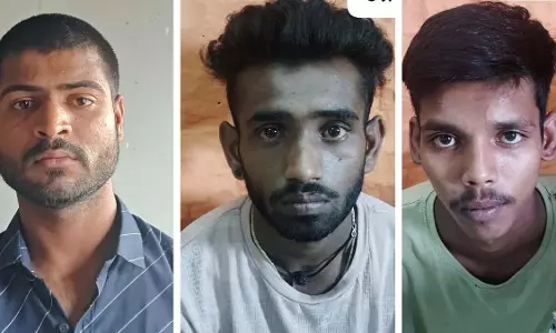 Indore : 10 चोरी के मोबाइल फोन के साथ तीन गिरफ्तार Indore : 10 चोरी के मोबाइल फोन के साथ तीन गिरफ्तार