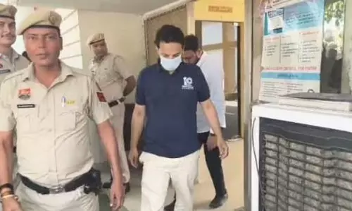 Haryana : सिंदूर वाले बयान पर अशोका यूनिवर्सिटी के असिस्टेंट प्रोफेसर गिरफ्तार Haryana : सिंदूर वाले बयान पर अशोका यूनिवर्सिटी के असिस्टेंट प्रोफेसर गिरफ्तार