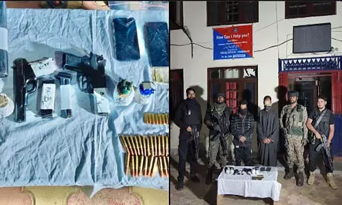 J&K : शोपियां में आतंकवादियों के दो सहयोगी गिरफ्तार; भारी हथियार बरामद J&K : शोपियां में आतंकवादियों के दो सहयोगी गिरफ्तार; भारी हथियार बरामद