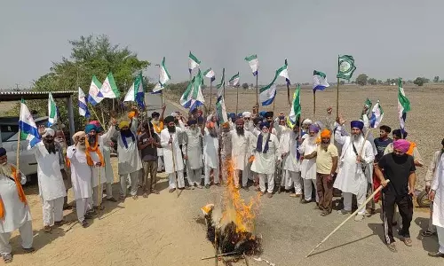 अवैध खनन को लेकर किसानों ने पंजाब के CM और मंत्री का पुतला जलाया