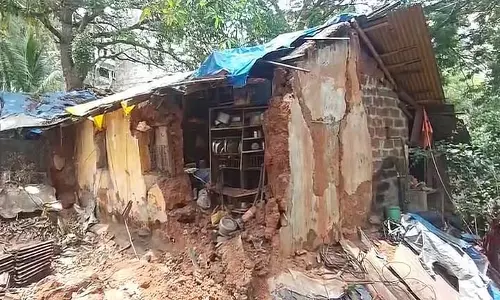 GOA: मानसून से पहले की तैयारी के दौरान मिट्टी की दीवार वाला मकान ढह गया GOA: मानसून से पहले की तैयारी के दौरान मिट्टी की दीवार वाला मकान ढह गया