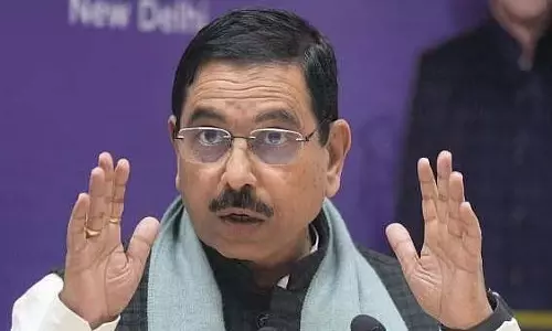 कर्नाटक केंद्र द्वारा जारी किए गए पैसे को खर्च करने में विफल रहा: Pralhad Joshi कर्नाटक केंद्र द्वारा जारी किए गए पैसे को खर्च करने में विफल रहा: Pralhad Joshi