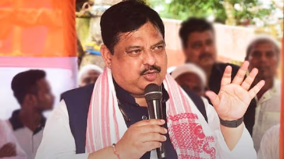Assam के सीएम अपनी ही परछाई से चौंके, उसे गौरव गोगोई समझ लिया Assam के सीएम अपनी ही परछाई से चौंके, उसे गौरव गोगोई समझ लिया