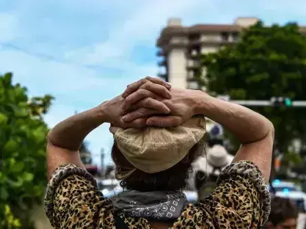 Sahibabad: भारत सिटी सोसायटी में अव्यवस्था रोकने को गमले हटाए गए