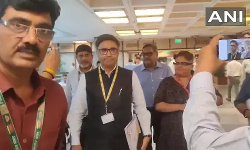 विदेश सचिव विक्रम मिस्री संसद भवन एनेक्सी पहुंचे, स्थायी समिति की बैठक में लेंगे भाग विदेश सचिव विक्रम मिस्री संसद भवन एनेक्सी पहुंचे, स्थायी समिति की बैठक में लेंगे भाग