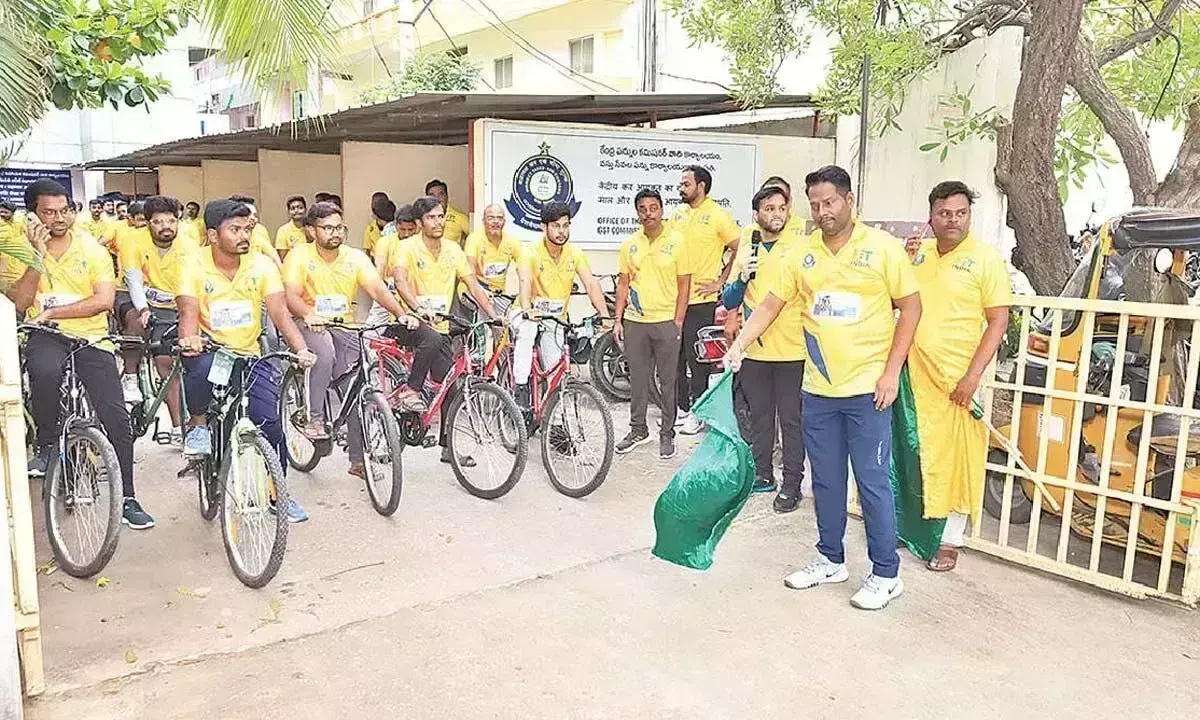 CGST कार्यालय ने जीएसटी पूर्व दिवस समारोह के तहत साइक्लोथॉन का आयोजन किया