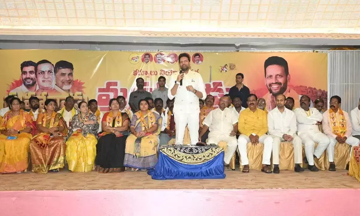Andhra: मंत्री ने महानाडु में नायडू के नेतृत्व की सराहना की